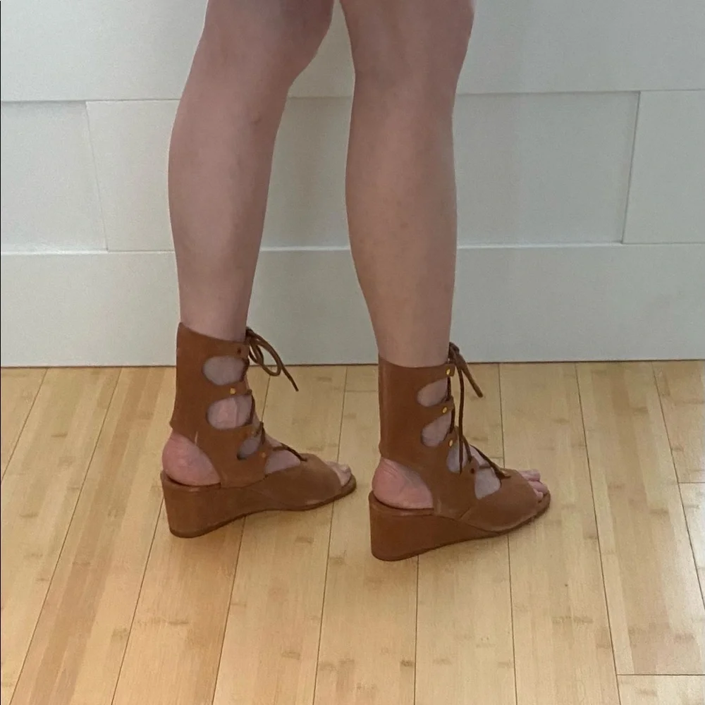 NWT CHLOE TAN SUEDE LACE UP WEDGE RUNWAY GLADIATOR SANDAL - Picture 9 of 16